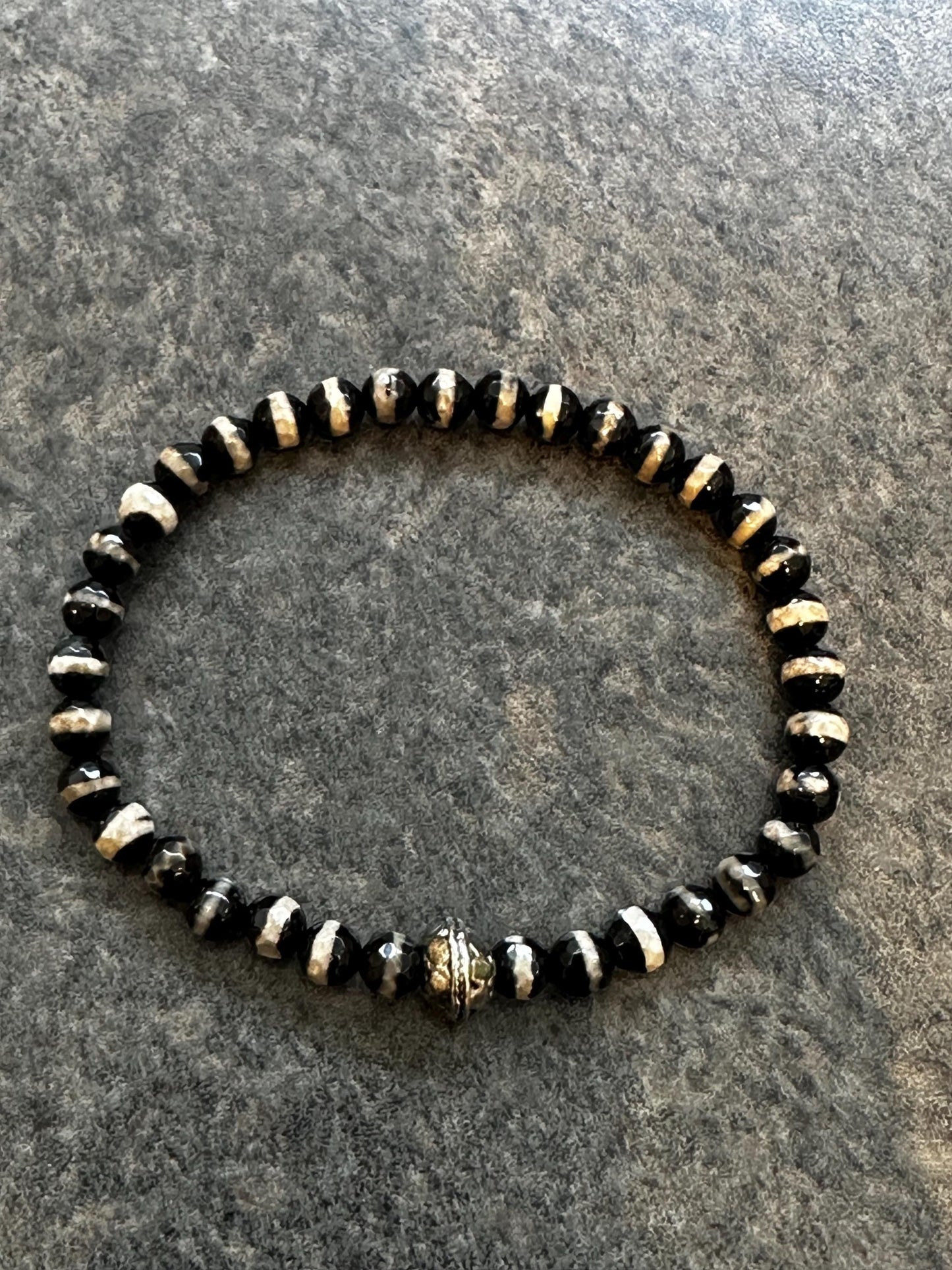Handmade Unisex Agate Beaded Bracelet with Silver Accent