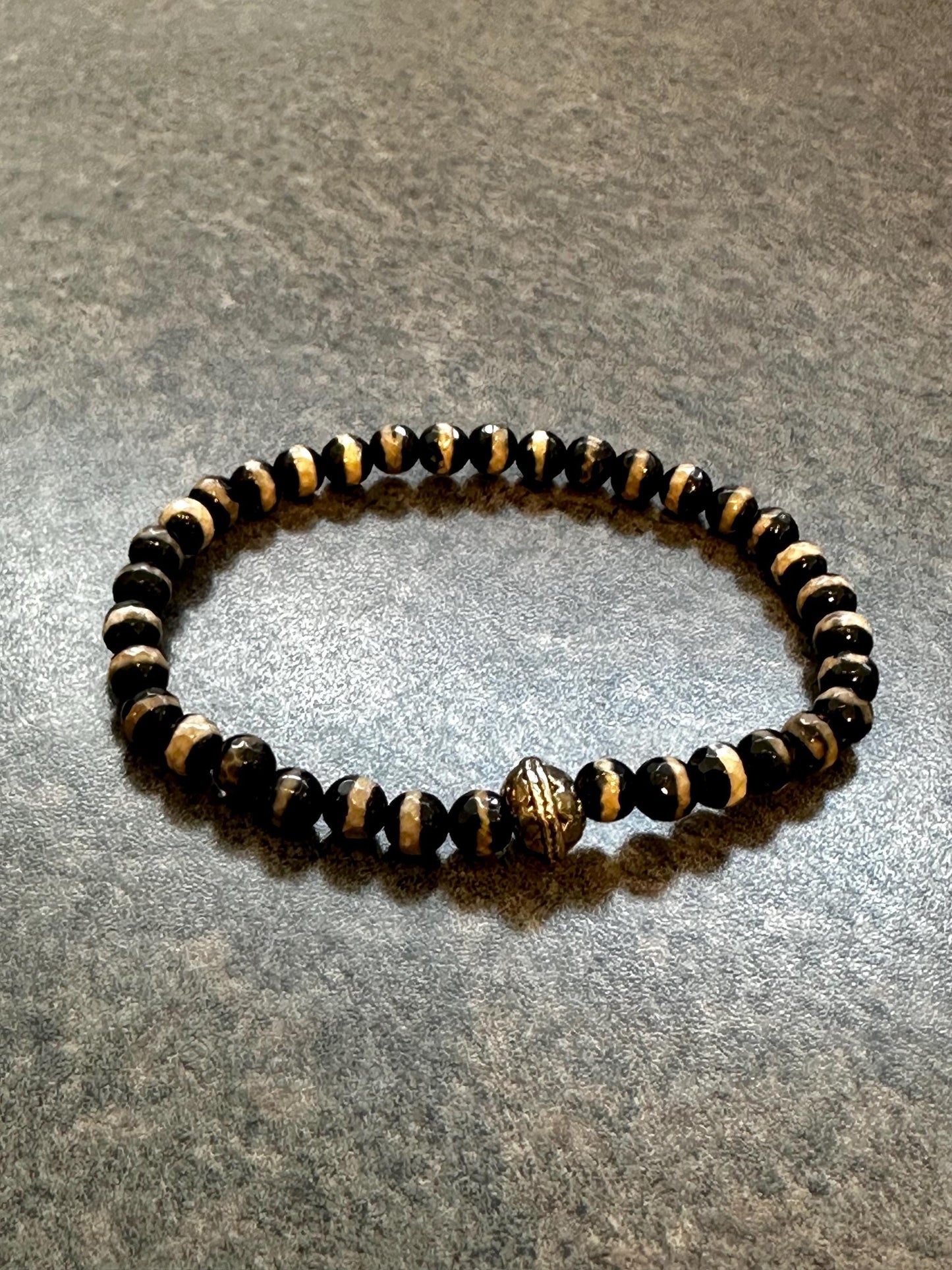 Handmade Unisex Agate Beaded Bracelet with Silver Accent