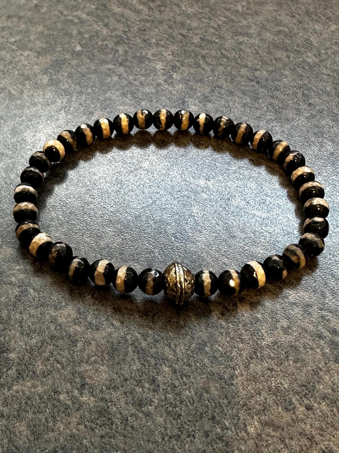 Handmade Unisex Agate Beaded Bracelet with Silver Accent